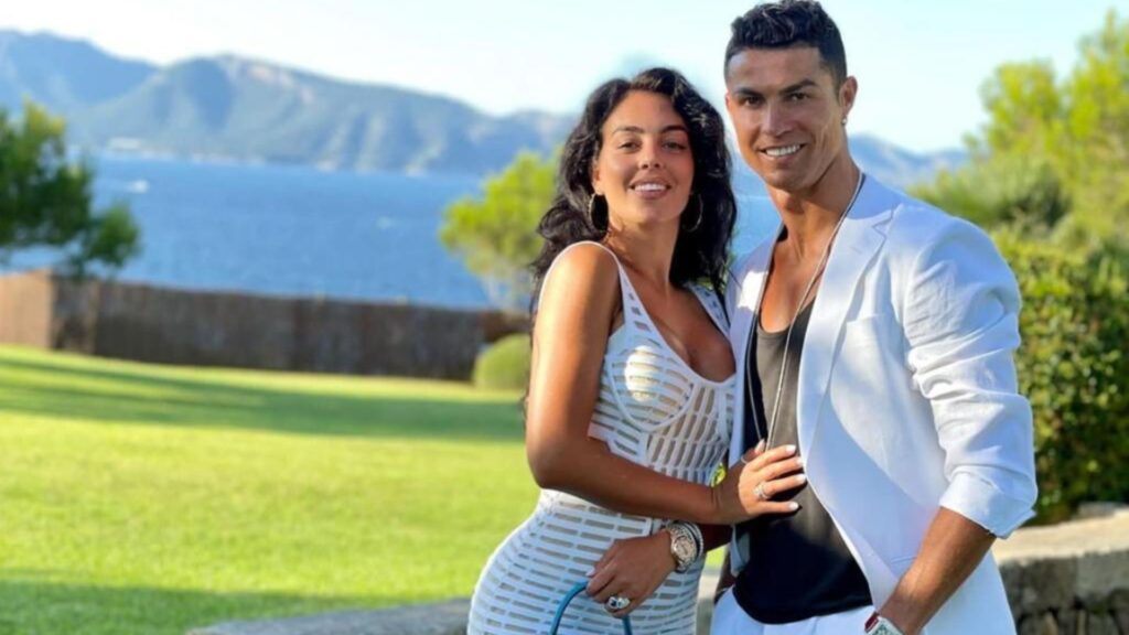 Georgina y Cristiano Ronaldo esperan gemelos