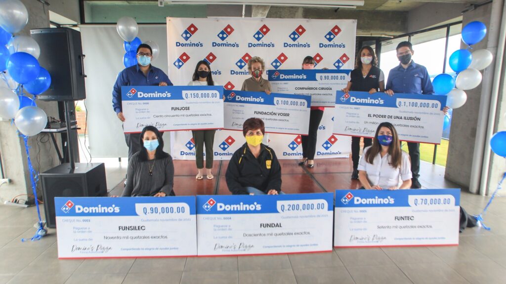 Domino’s Guatemala entrega donativo a varias fundaciones del país