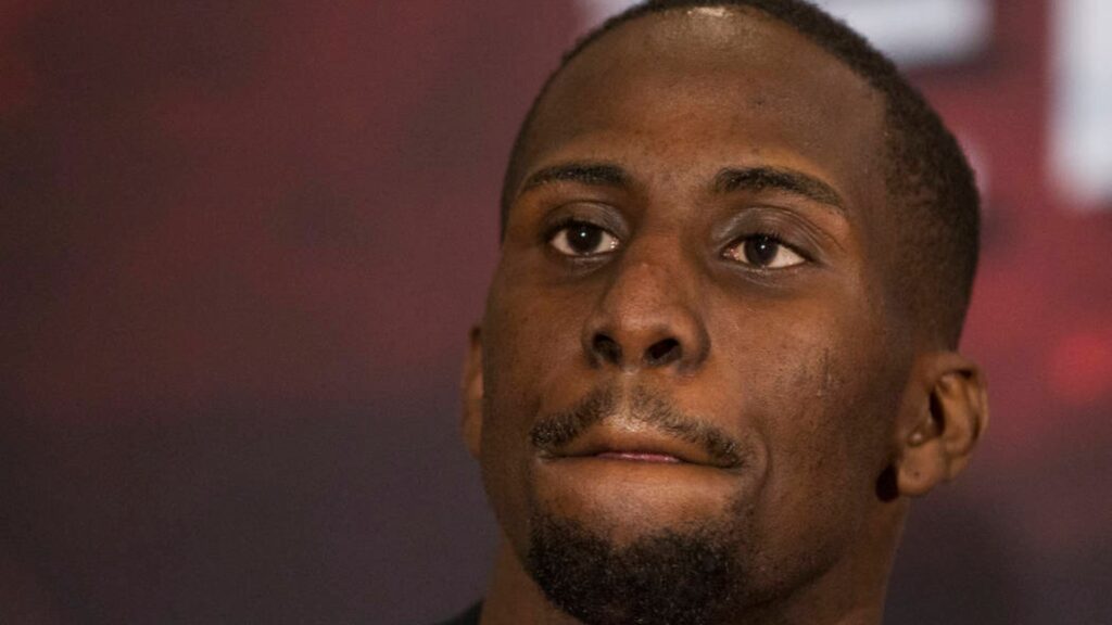 Tevin Farmer le regala un milagro navideño a un vagabundo