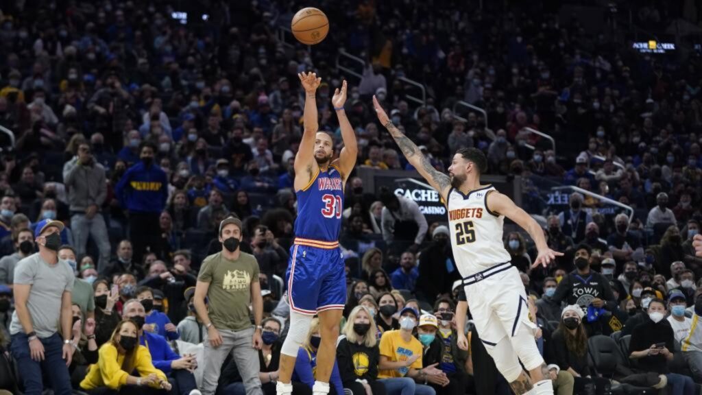 Stephen Curry ya es el primer jugador en alcanzar los 3.000 triples en la NBA