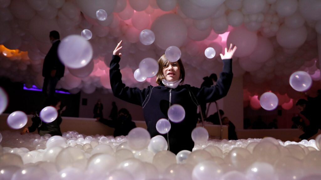 Exposición de globos en Roma deleita a visitantes