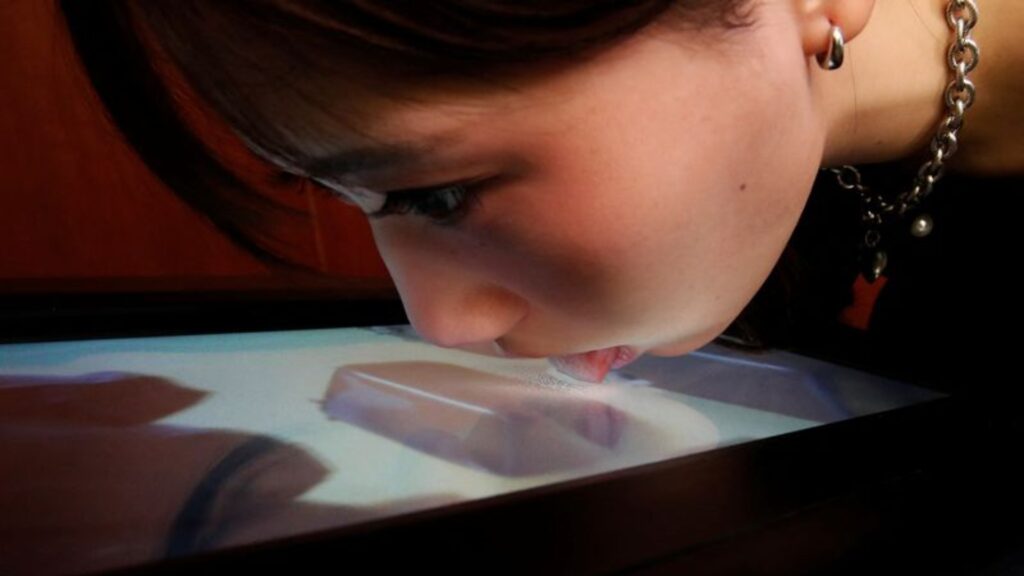 Profesor japonés crea una pantalla de televisión para saborear