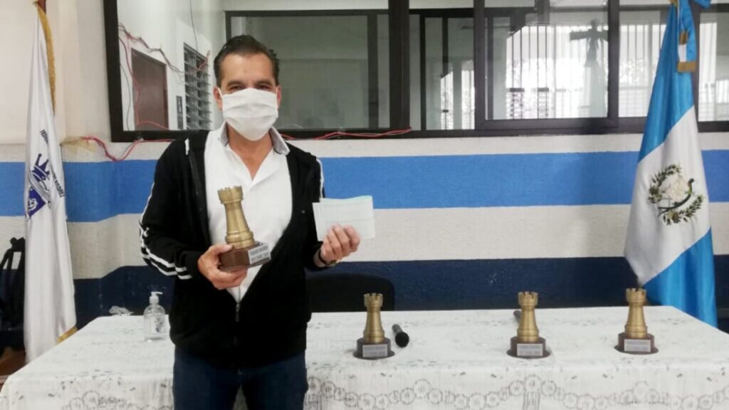 Carlos Juárez consigue su primer título del 2022