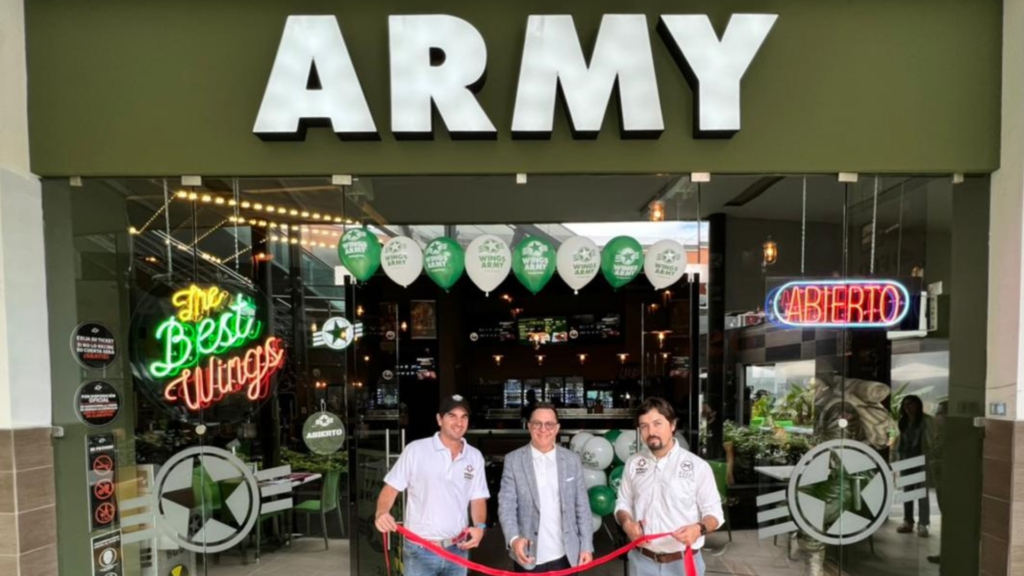 Wing´s Army  lleva todo su sabor al Complejo Comercial El Frutal en Villa Nueva