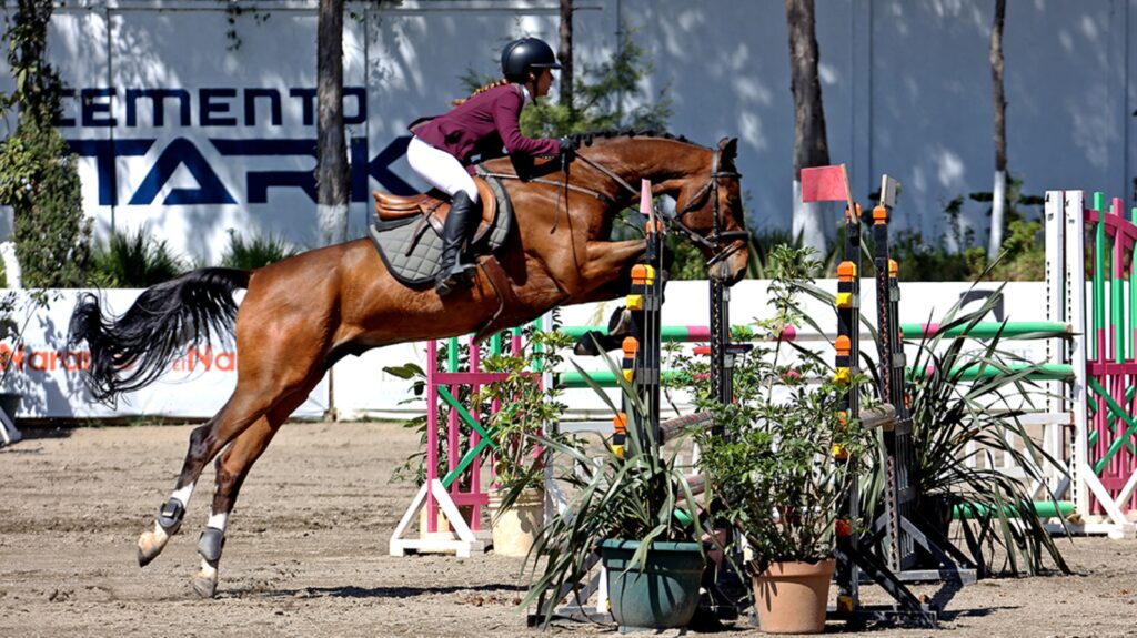 Anika Lozano resalta en el Concurso de Salto Nacional