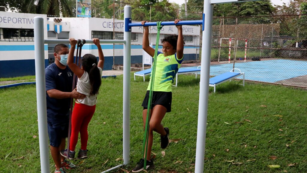 Gimnasios al aire libre al servicio de los guatemaltecos