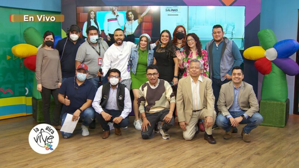 Jóvenes participan en el webinar de la gira Vive de Fundación Azteca Guatemala