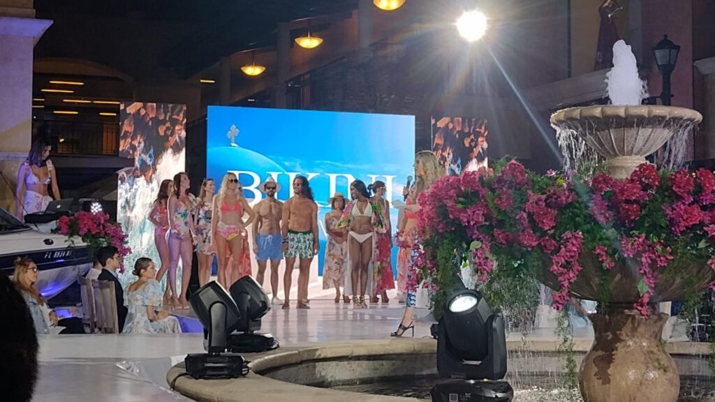 Plaza Fontabella y Biki Town reciben el veranoo con su show de playa 2022