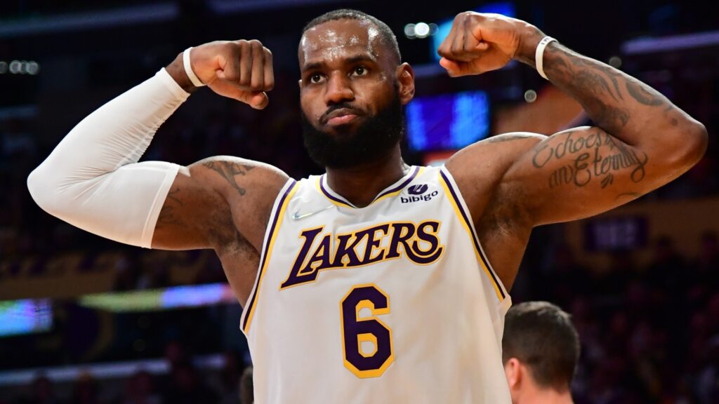 LeBron James hace historia en la NBA
