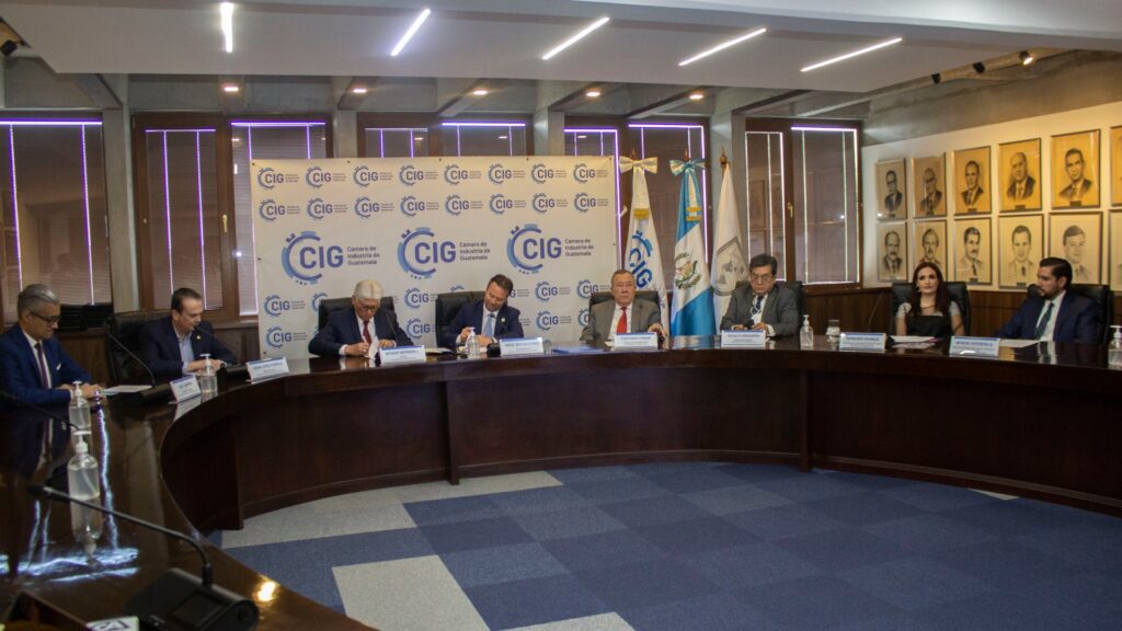 CIG Y UPANA firman convenio de cooperación para promover el Desarollo Profesional