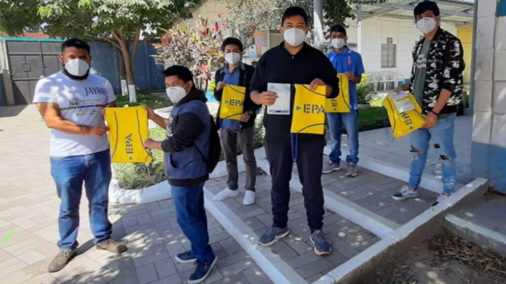 EPA lanza convocatoria a organizaciones para su programa “Ayudar es Sencillo”