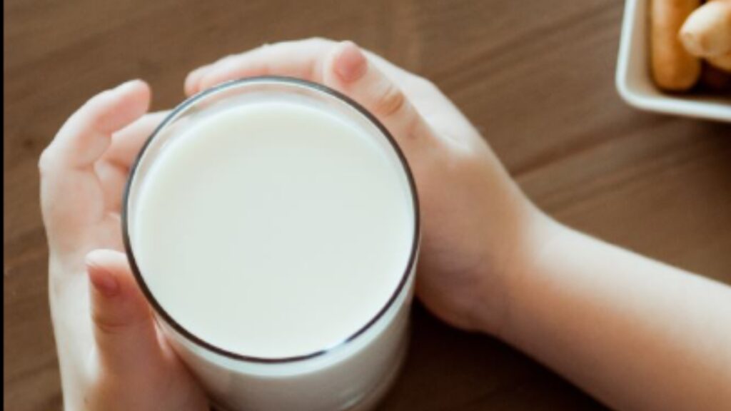 La leche uno de alimentos más completos que generan aportes nutricionales al ser humano