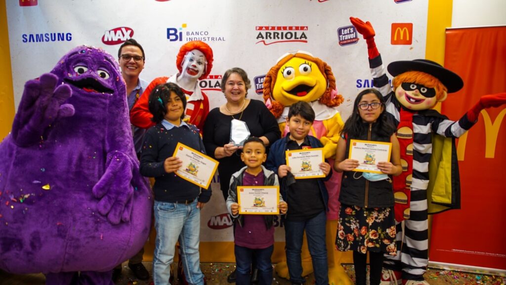 McDonald’s premia a ganadores del Certamen de Cuentos “Yo cuido mi planeta”