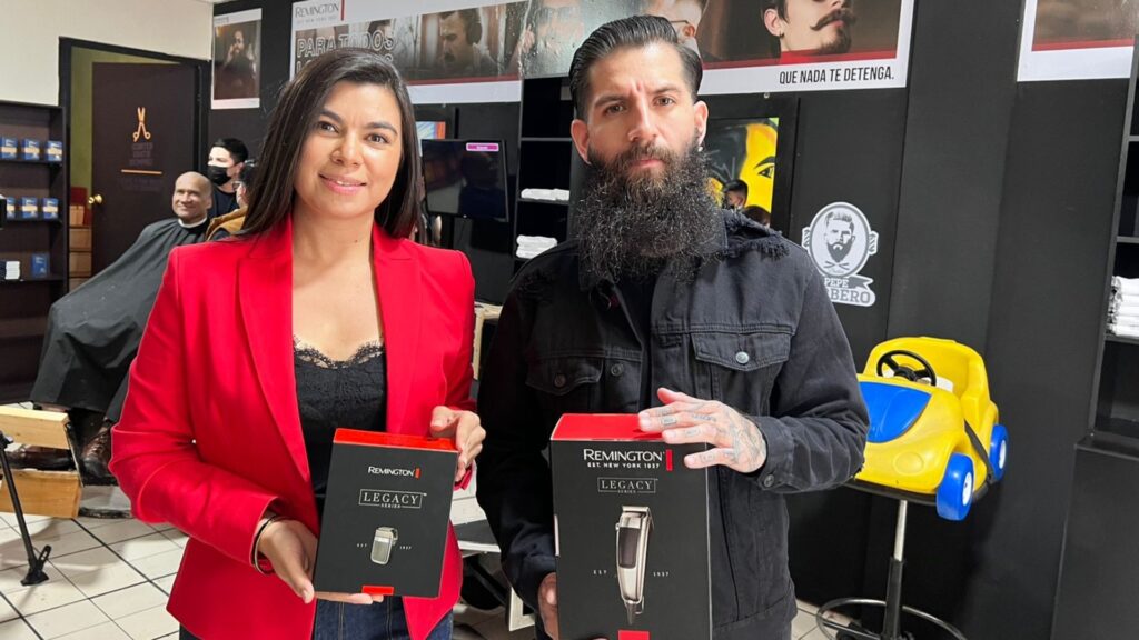 Remington se une con Pepe Barbero para brindar cortes a personas de escasos recursos