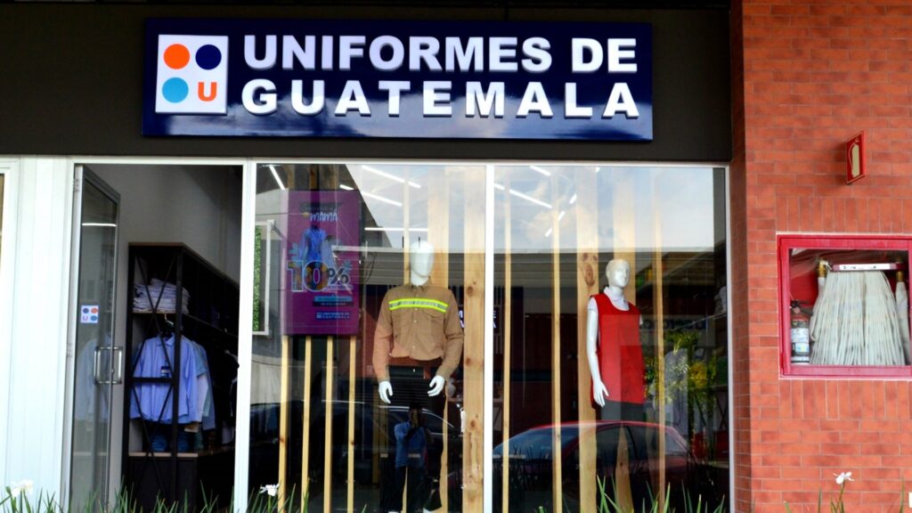 Uniformes de Guatemala continúa con sus constantes planes de expansión e inaugura su sexta tienda