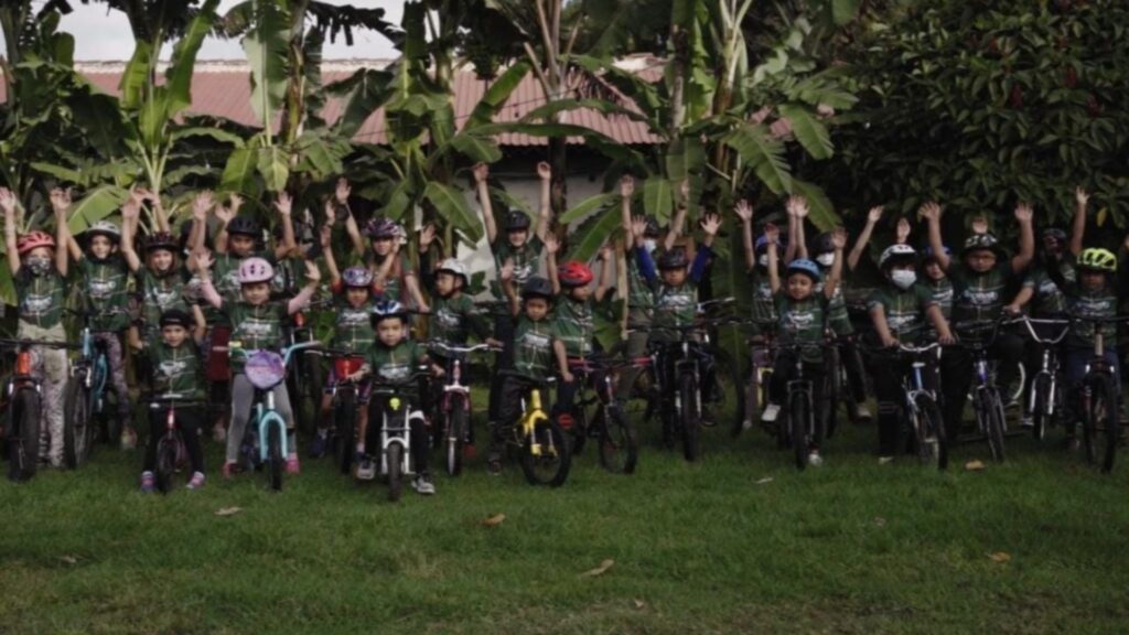 Aprendamos a pedalear en la Bici Escuela Gratuita de ECO FARMS