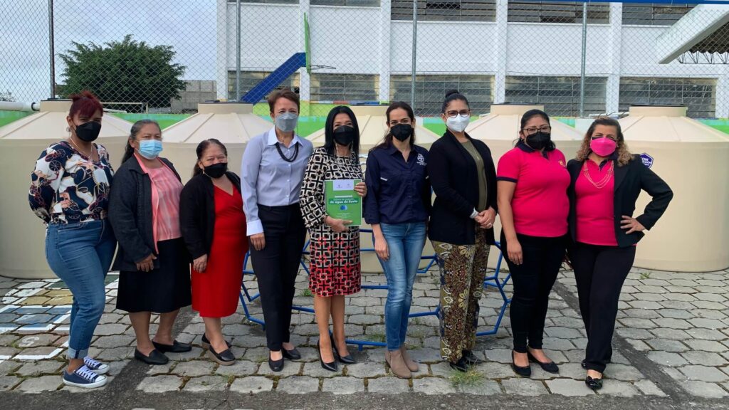 Licores de Guatemala busca reforzar el abastecimiento de agua en escuelas