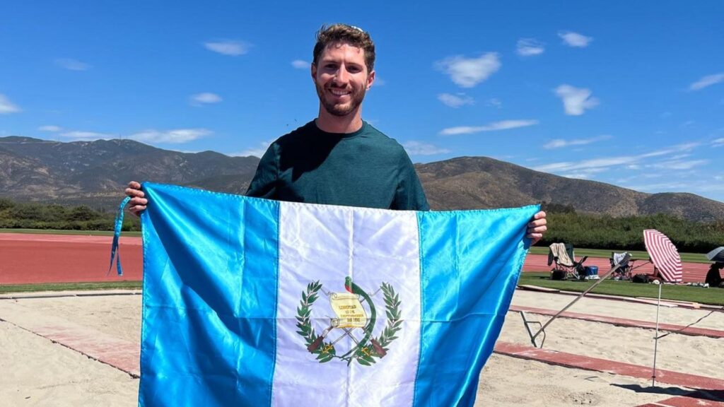 El atleta Nicolas Arriola impone record nacional en salto largo