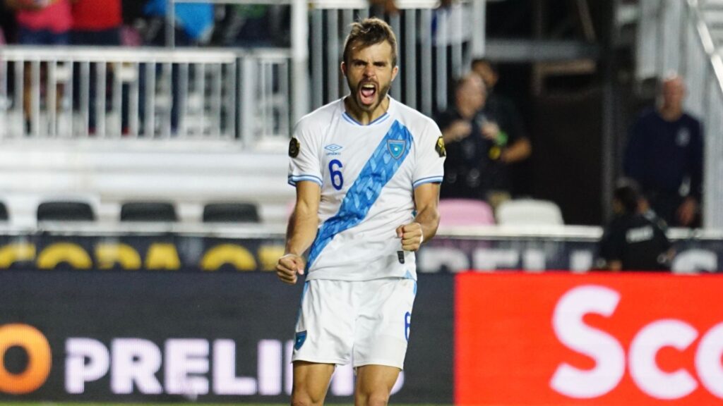 Rodrigo Saravia lleva la magia de su fútbol al Plaza Colonia