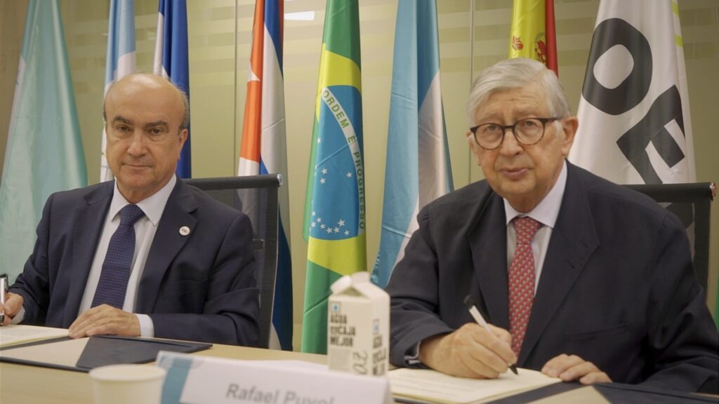 UNIR y OEI firman convenio de cooperación académica con 300 becas