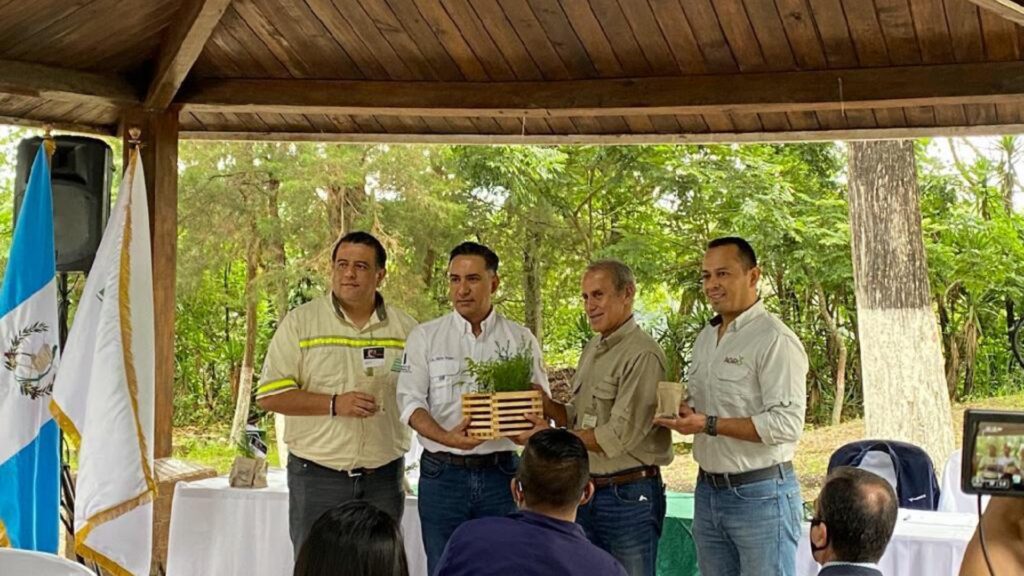 Cementos Progreso apoya los esfuerzo de reforestación del MARN