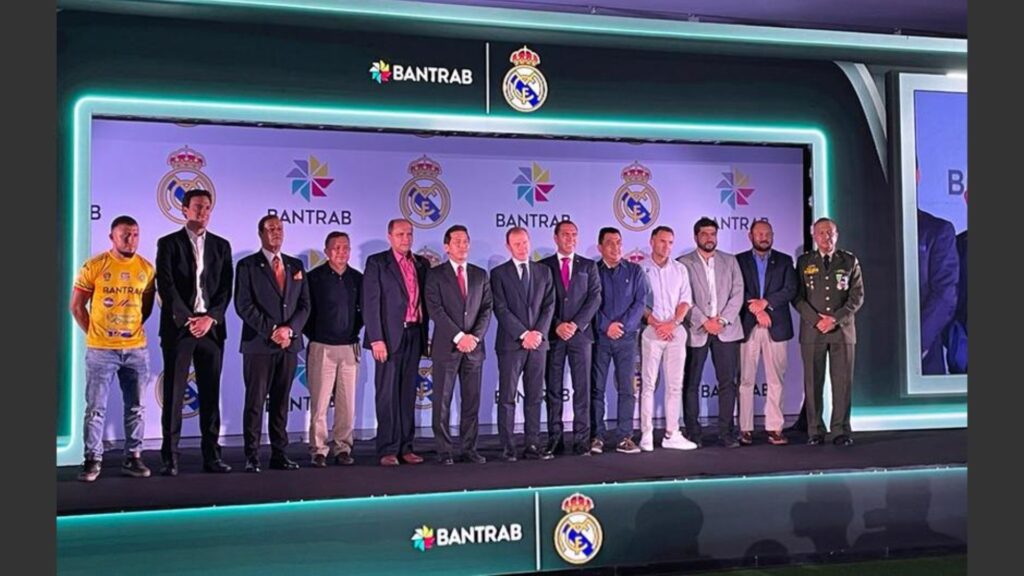 Real Madrid y Bantrab firman alianza para el desarrollo del fútbol en el país
