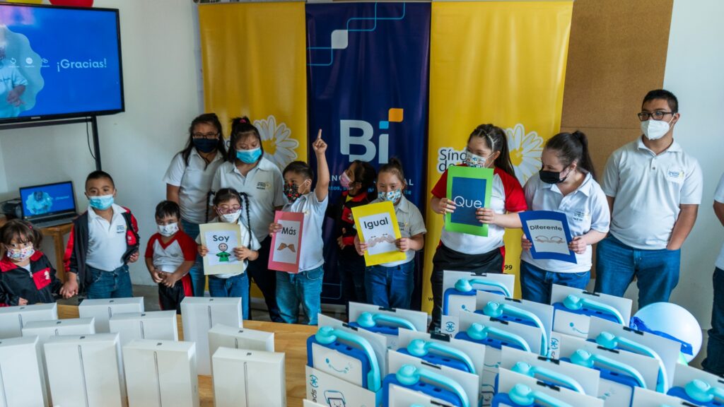 Banco Industrial dona Ipads a los programas de Comunicación y Lenguaje de Fundación Margarita Tejada