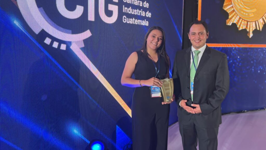 Cámara de Industrias de Guatemala premia a Tetra Pak por su proyecto "Tu Papel Cuenta"