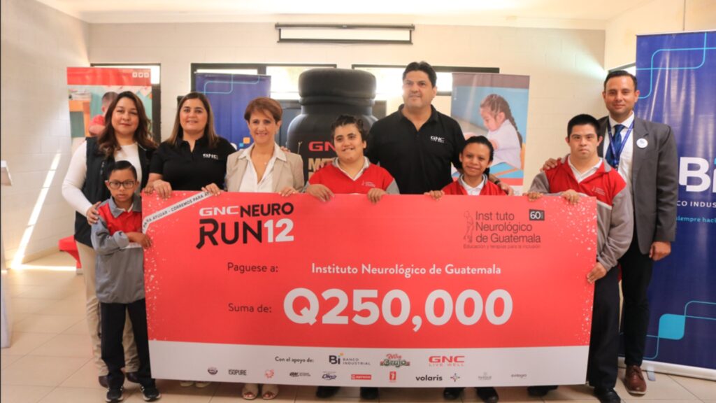 GNC entrega donativo recaudado en la carrera Neuro Run