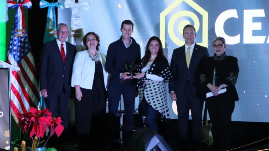 CEMACO recibe reconocimiento por el desarrollo de sus colaboradores
