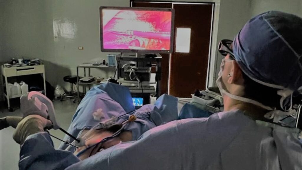 Realizan en el Hospital El Pilar la primera prostatectomía radical con Laparoscopia 3D
