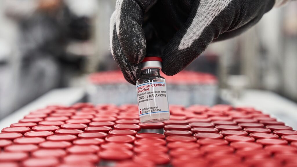 Moderna recibe autorización de la FDA para el uso de emergencia de la vacuna de refuerzo bivalente