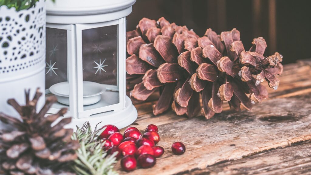 Decora tus mesas navideñas con mucha magia y color