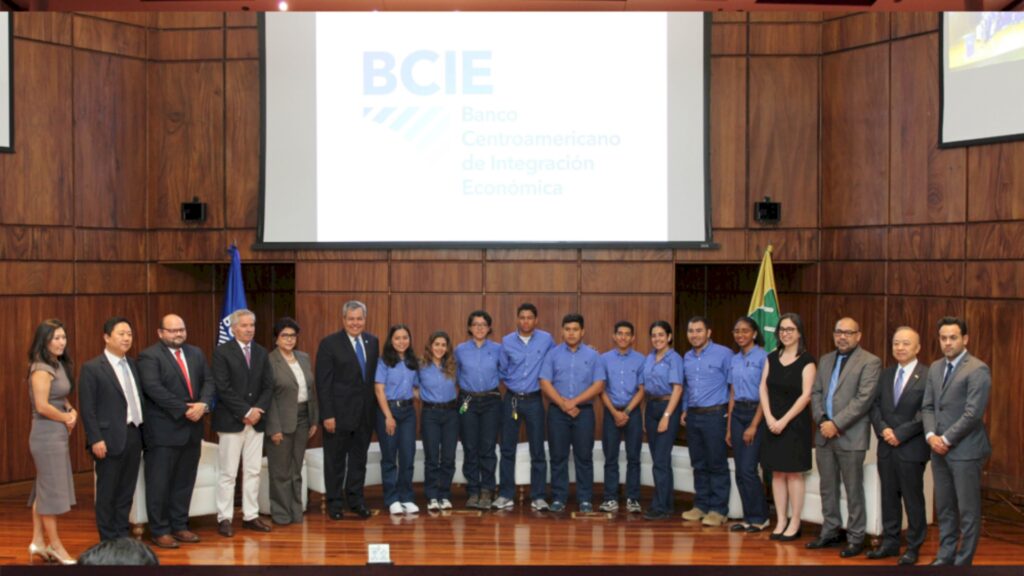 Nueve jóvenes son beneficiarios del Programa de Becas Fundación BCIE-Zamorano