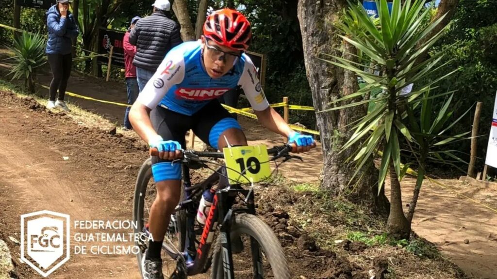 Max González brilla en el arranque del ciclismo de montaña