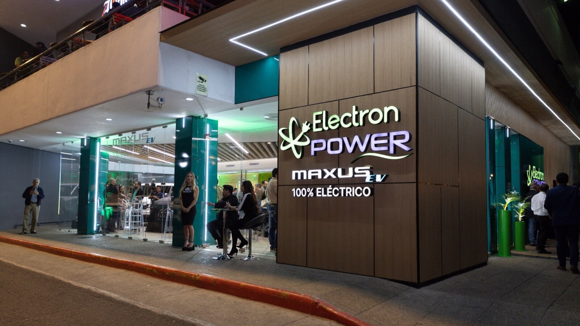 Electron Power inauguró su primer agencia de autos Maxus 100% ...