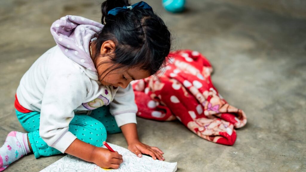 Hábitat Guatemala sustituirá 2.500 pisos de tierra por pisos de concreto