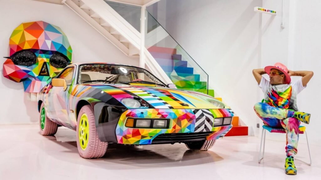 Okuda San Miguel crea un art car multicolor