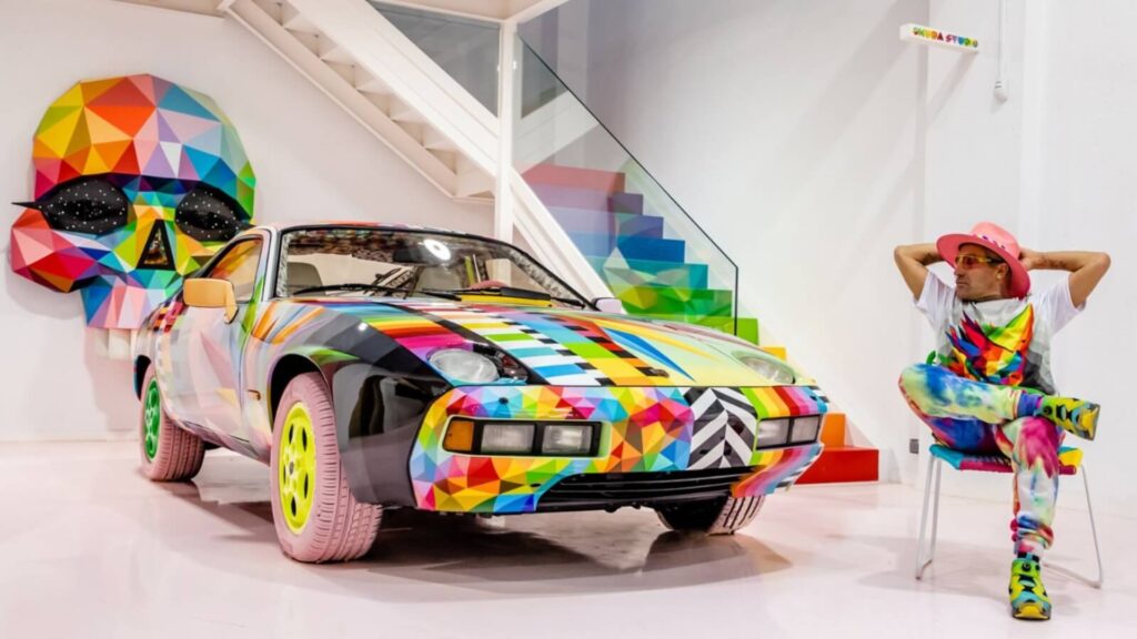 Okuda San Miguel crea un art car multicolor 