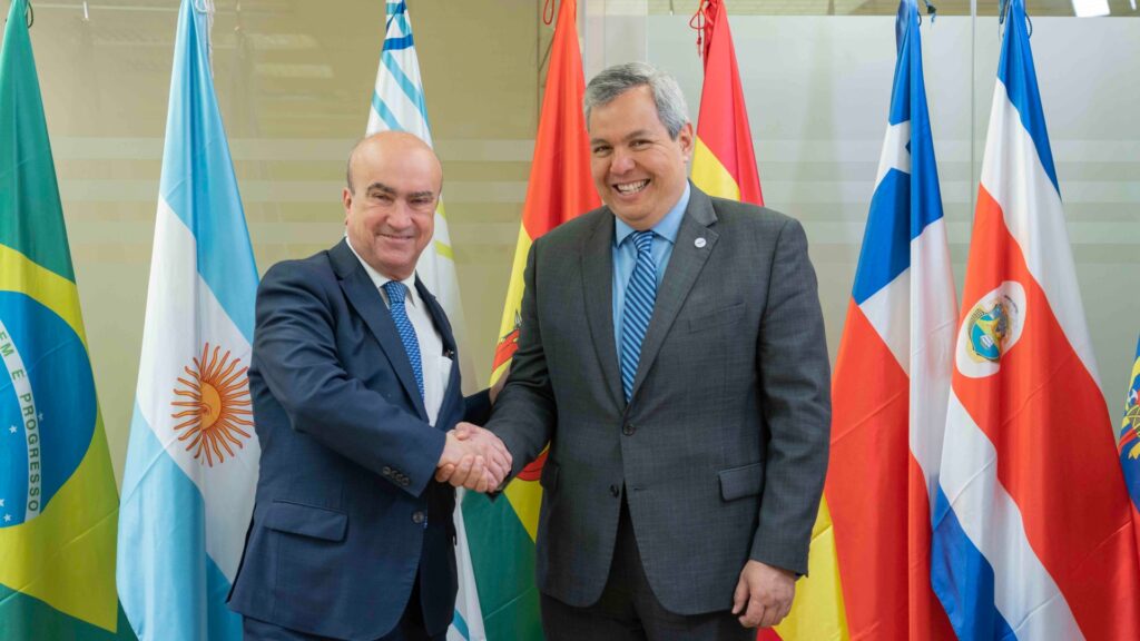 BCIE y OEI firman un memorando de entendimiento para el desarrollo