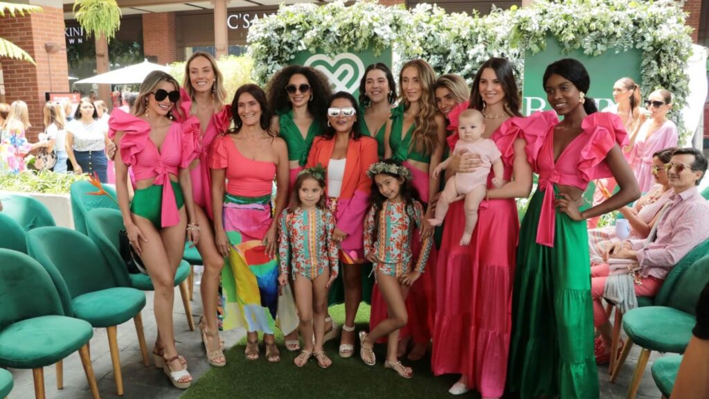 Bikini Town celebró a mamá con una pasarela de sus exclusivos trajes de baño