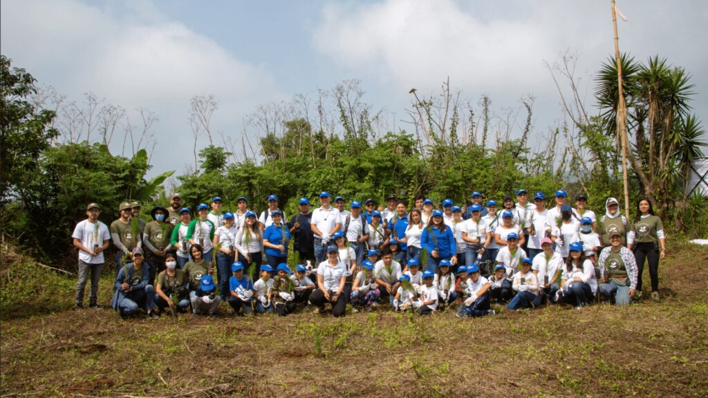 Voluntarios del BCIE en Guatemala participan en el desarrollo de un nuevo parque ecológico