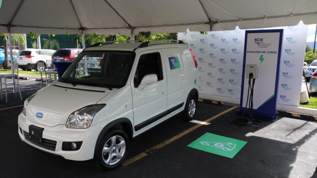 BCIE inicia su transición de vehículos a flota eléctrica