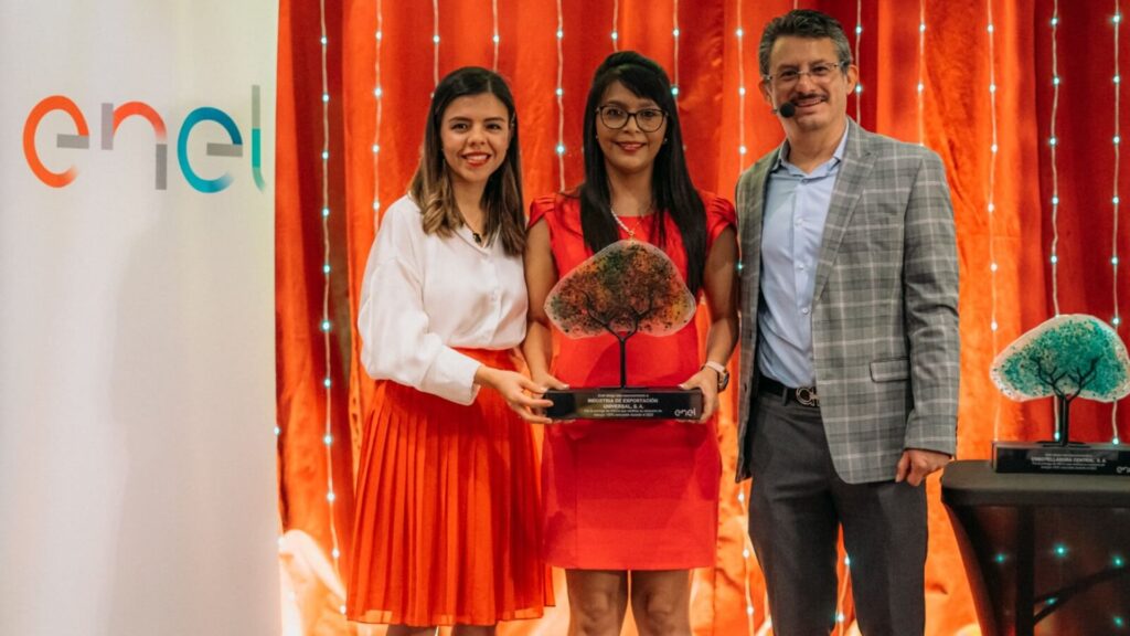 Enel certifica a empresas por uso de energía renovable