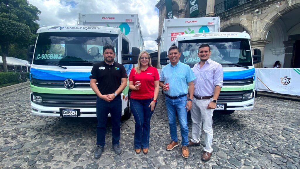 Coca-Cola FEMSA impulsa la movilidad sostenible con camiones 100% eléctricos