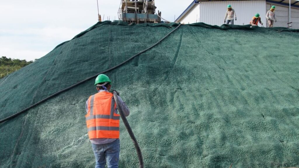 La importancia de la conservación del suelo y la hidrosiembra para preservar nuestro entorno natural