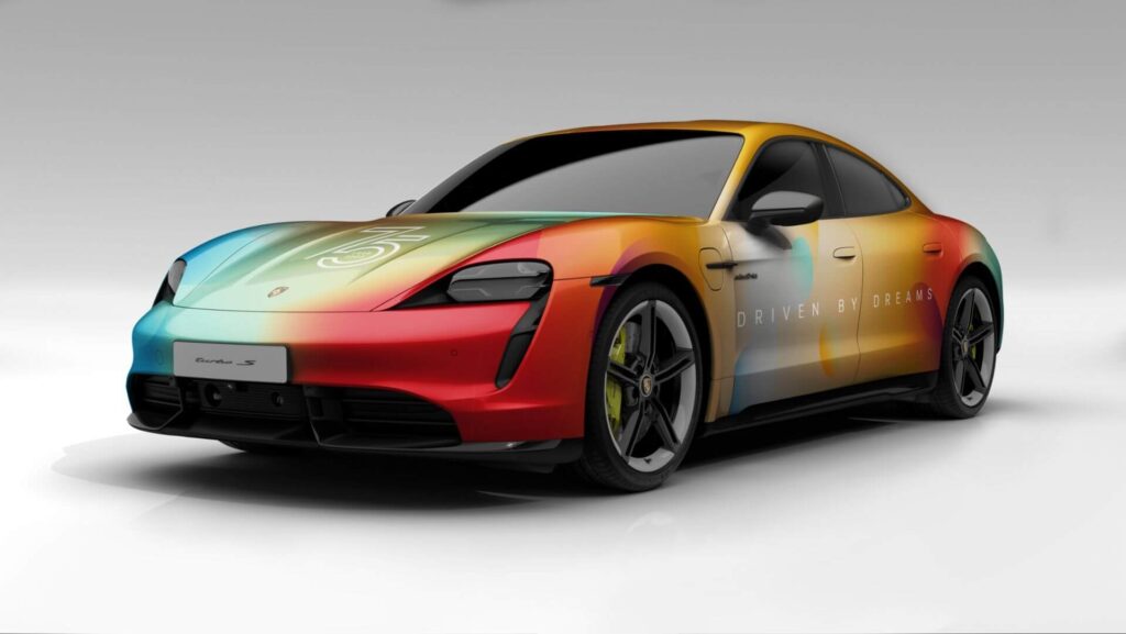 Porsche celebra su 75 aniversario en la feria de arte en Aleste