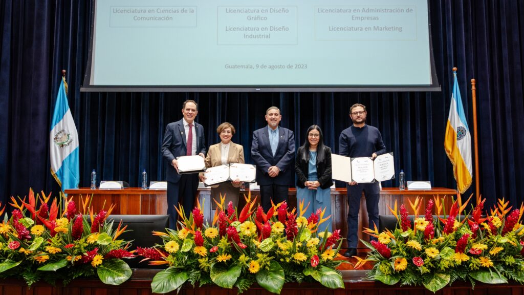 Landívar reacredita a nivel internacional cinco programas académicos