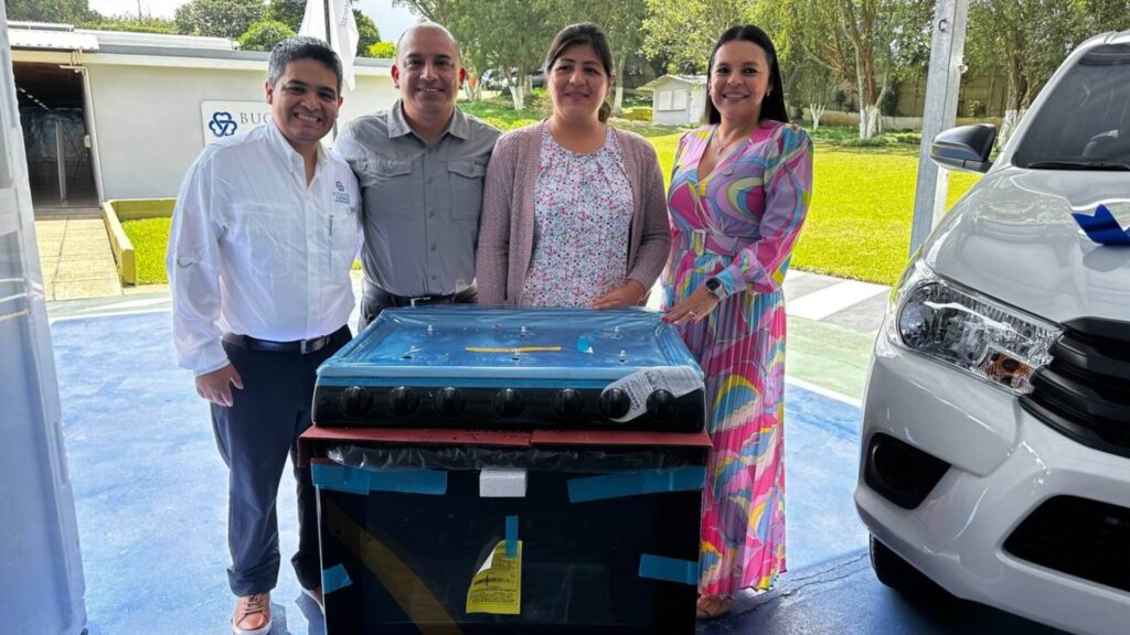 Fundación Azteca Guatemala hace entrega de premios de la rifa “Brilla por Guate”