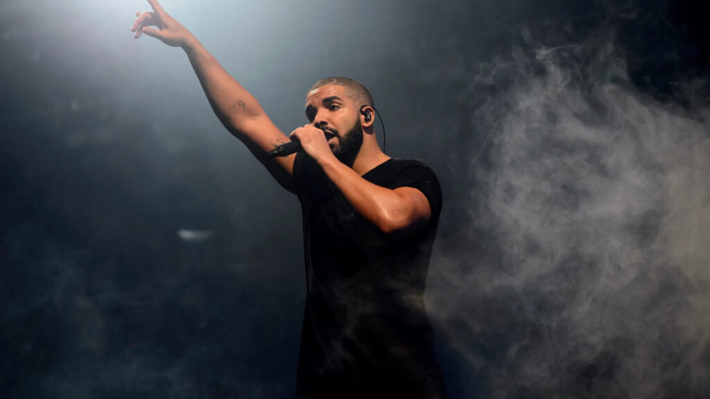 Drake detieen su concierto para ayudar a un enfermo 